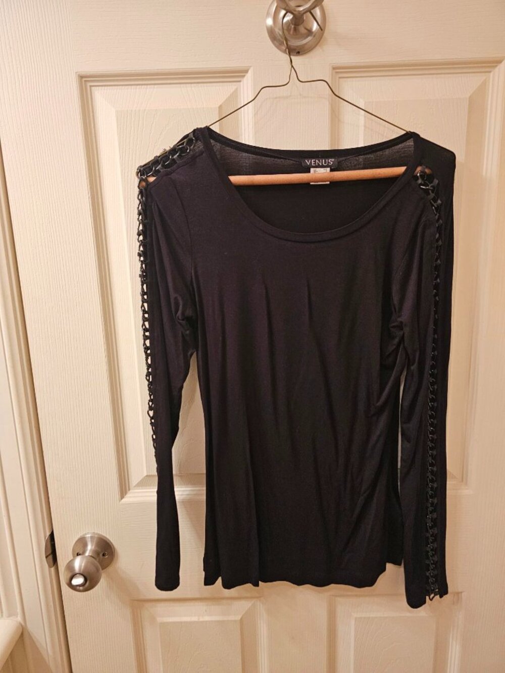 NWOT Venus Small Black Long Sleeved Blouse w / Chain Detail on Arms